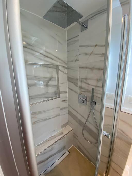 Luxury Apartment With Air Conditioning & Jaccuzzi Near Frankfurt Wiesbaden Hofheim am Taunus Εξωτερικό φωτογραφία