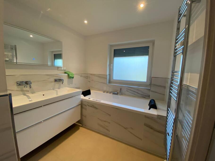 Luxury Apartment With Air Conditioning & Jaccuzzi Near Frankfurt Wiesbaden Hofheim am Taunus Εξωτερικό φωτογραφία